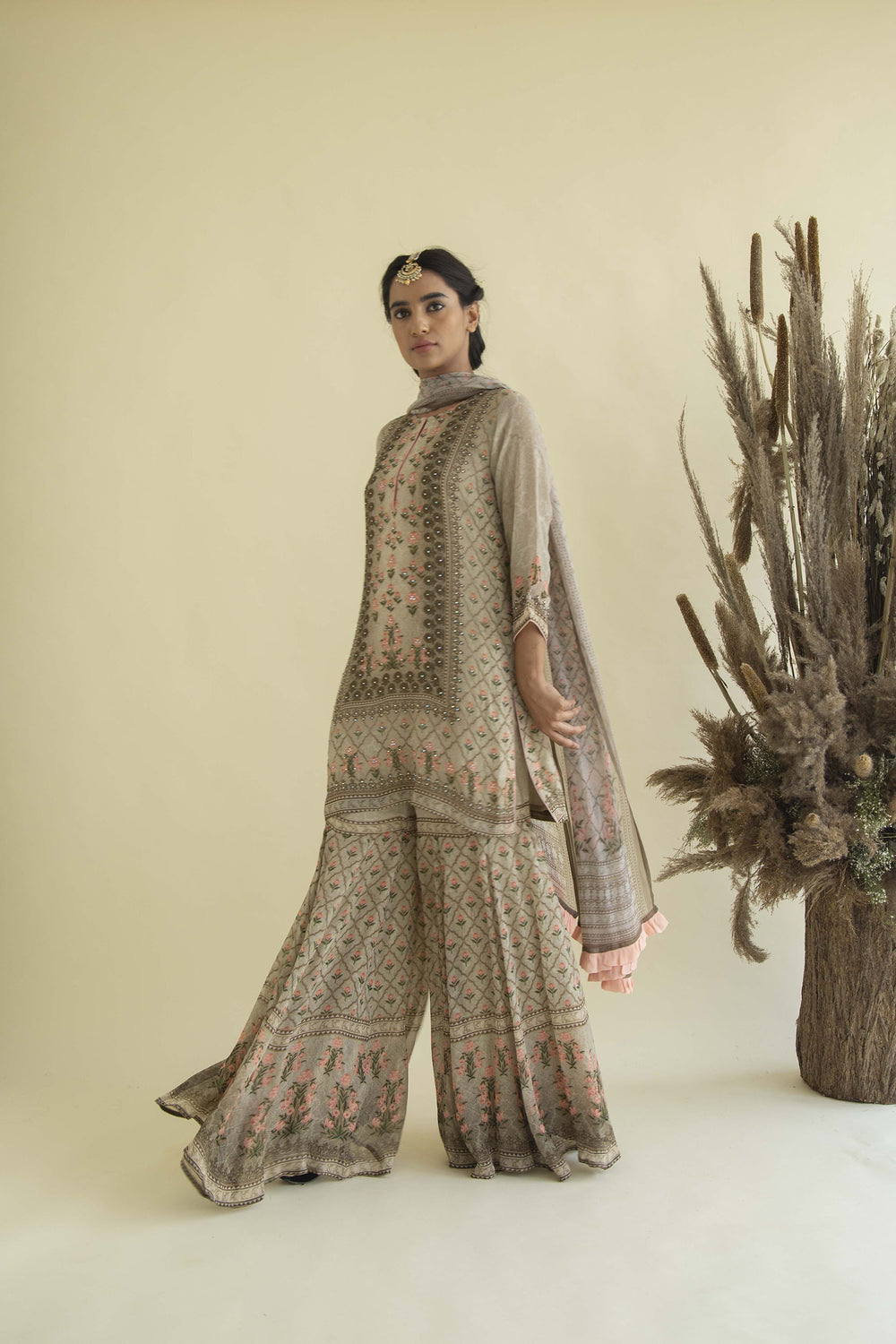 Nadia Gharara Set